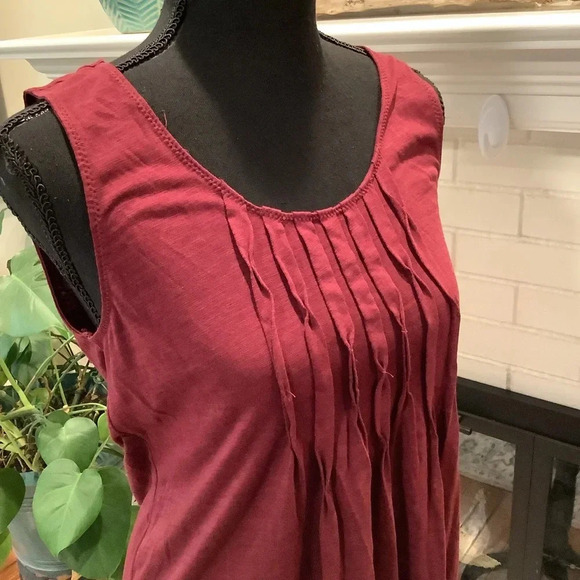 #175 NWT Eddie Bauer Cranberry Pleated Front Top Size Small - Picture 8 of 8